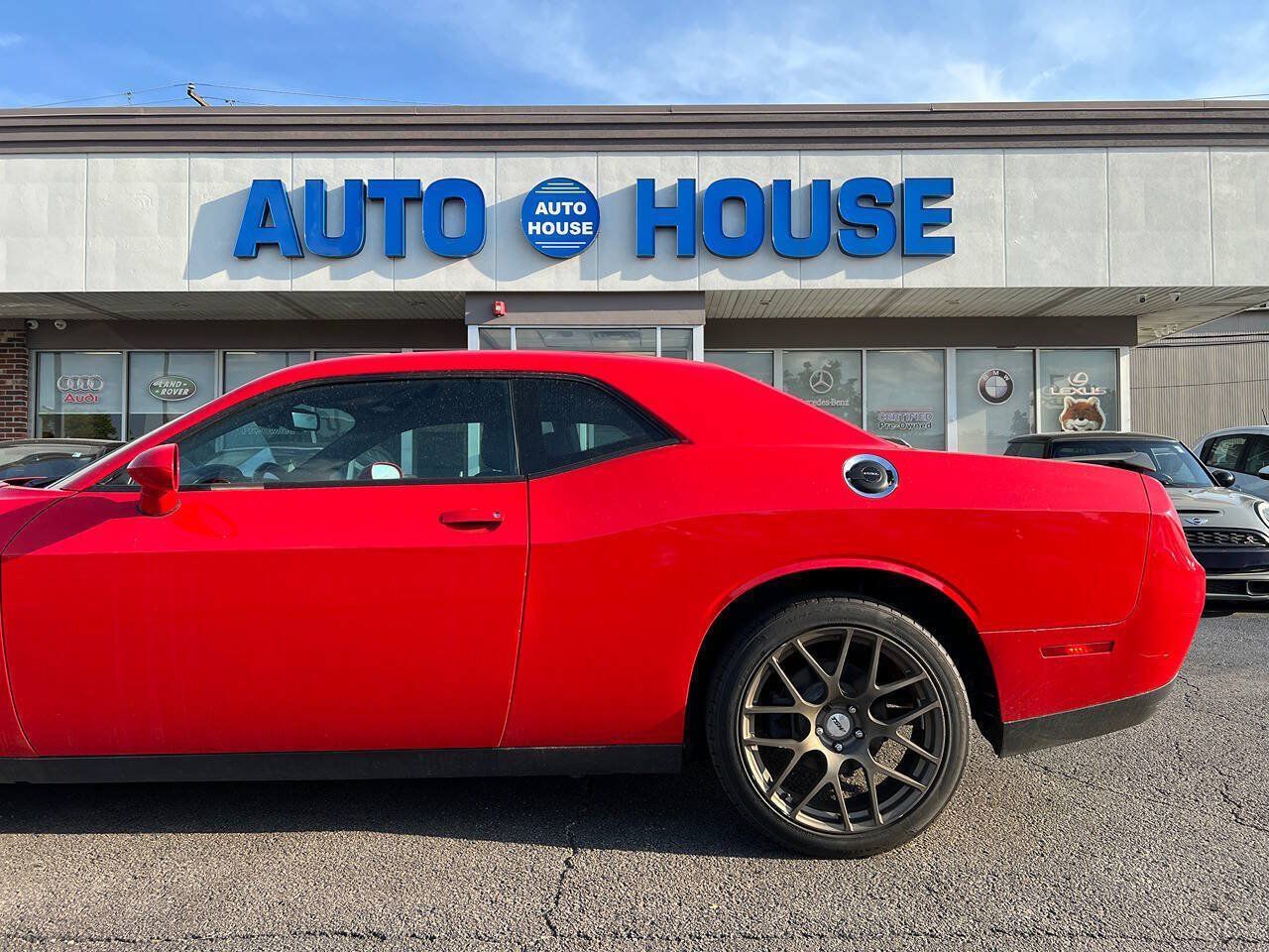 Used 2015 Dodge Challenger SXT RWD image 30