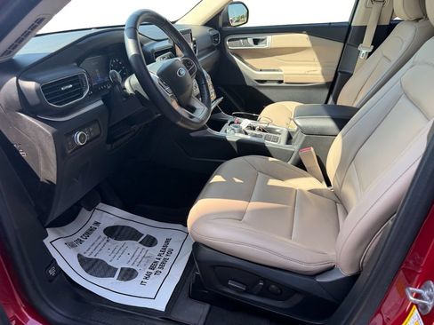 Used 2022 Ford Explorer XLT w/ Equipment Group 202A RWD image 10
