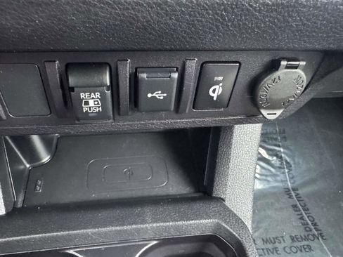 Certified 2022 Toyota Tacoma TRD Off-Road image 40