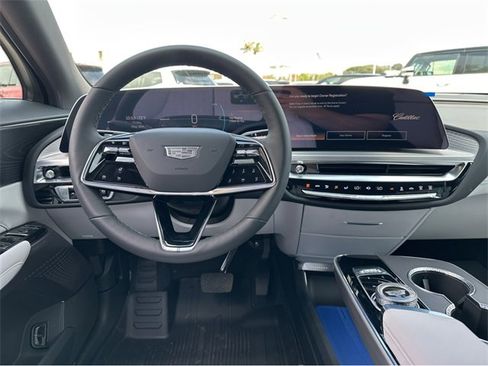 New 2025 Cadillac Lyriq Luxury image 18