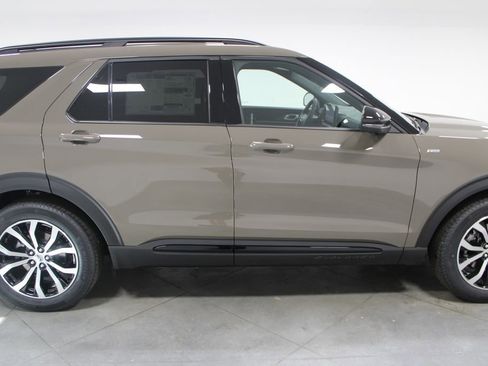 New 2026 Ford Explorer ST-Line image 10