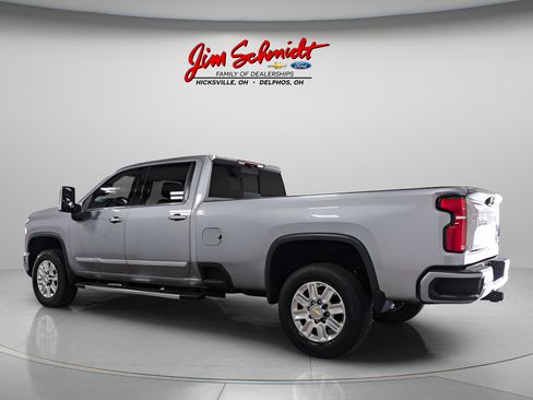 Used 2025 Chevrolet Silverado 3500 High Country w/ High Country Premium Package AWD/4WD image 4