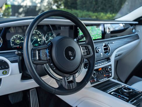 Used 2021 Rolls-Royce Ghost AWD/4WD image 28
