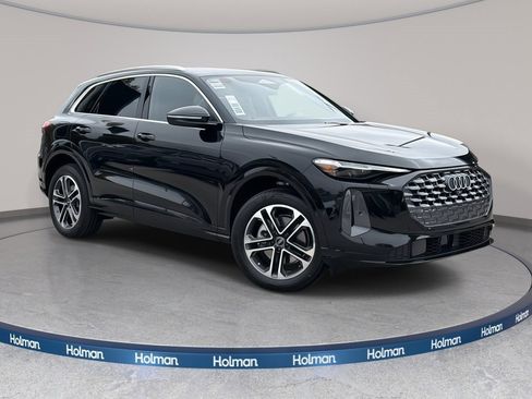 Used 2025 Audi Q5 Premium Plus w/ Premium Plus image 1