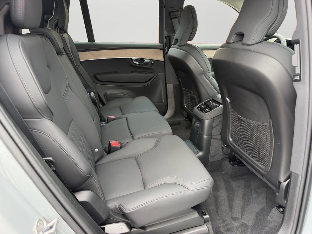 Certified 2026 Volvo XC90 T8 Plus w/ Protection Package Premier AWD/4WD image 9