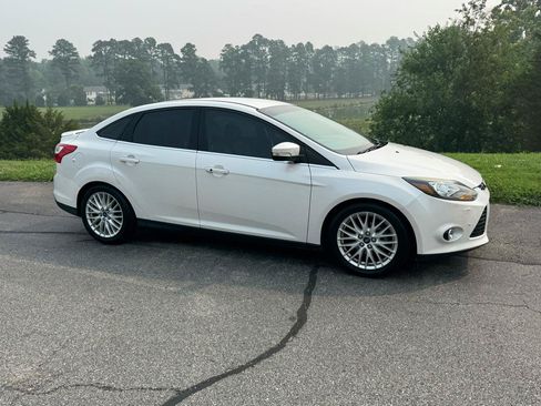 Used 2014 Ford Focus Titanium FWD image 24
