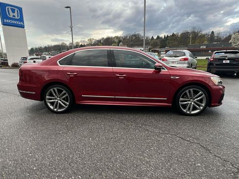 Used 2017 Volkswagen Passat 1.8T R-Line w/ R-Line Lighting Package image 3