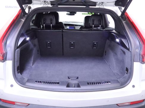 Used 2019 Cadillac XT4 Premium Luxury w/ Cold Weather Package AWD/4WD image 9