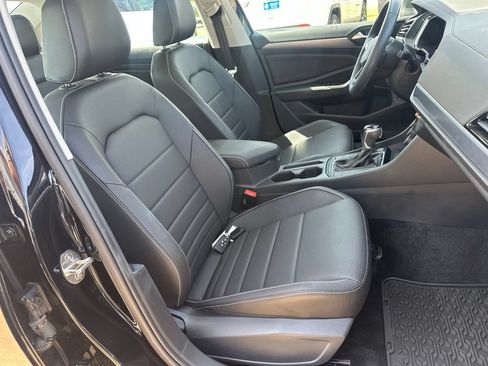 Used 2024 Volkswagen Jetta SE w/ Panoramic Sunroof Package FWD image 22