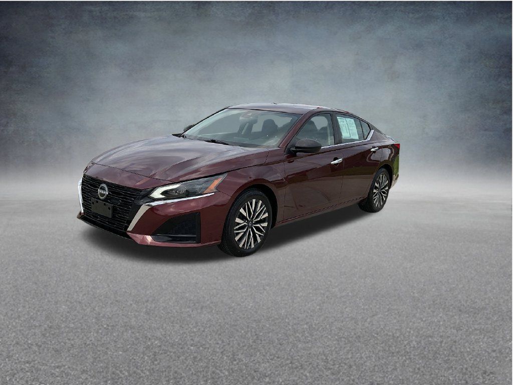 Used 2024 Nissan Altima 2.5 SV FWD image 3