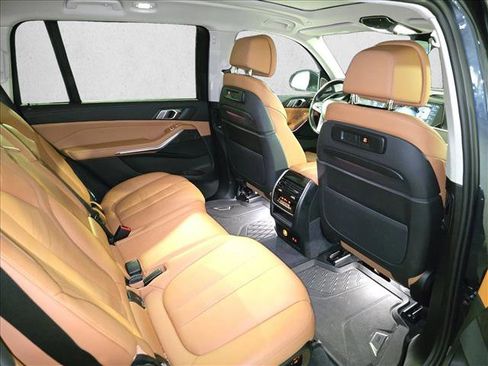 Used 2022 BMW X7 xDrive40i w/ Premium Package image 11