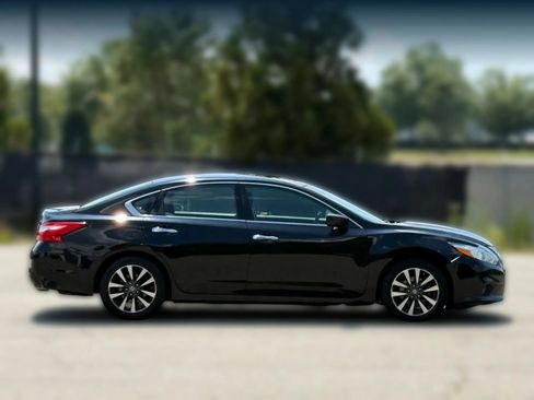 Used 2017 Nissan Altima 2.5 SV FWD image 7