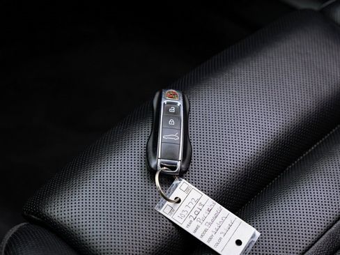 Used 2018 Porsche Panamera 4 image 10