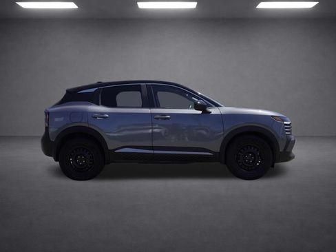 Used 2025 Nissan Kicks SV w/ Charging Package FWD image 3