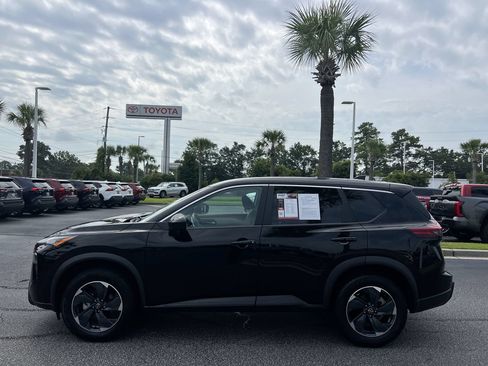 Used 2024 Nissan Rogue SV FWD image 7