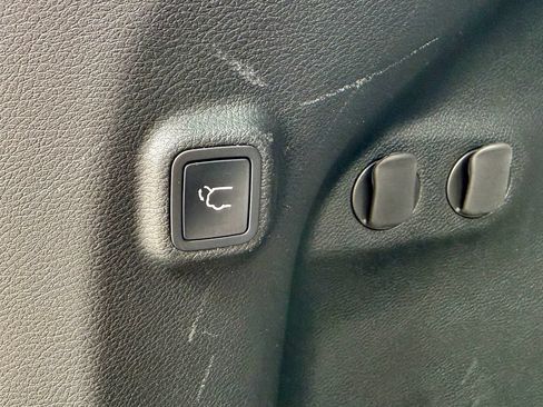 Used 2019 Jeep Cherokee Limited AWD/4WD image 18