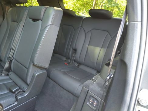 Used 2023 Audi Q7 2.0T Premium Plus w/ Premium Plus Package AWD/4WD image 18