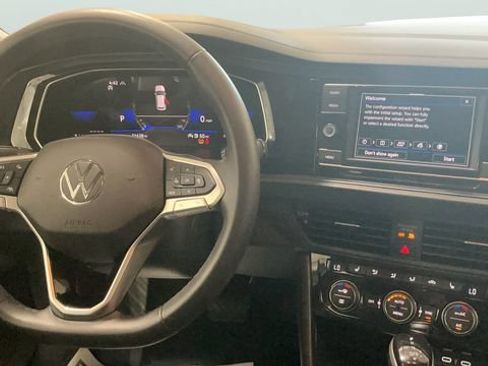 Certified 2023 Volkswagen Jetta SE w/ Panoramic Sunroof Package FWD image 27