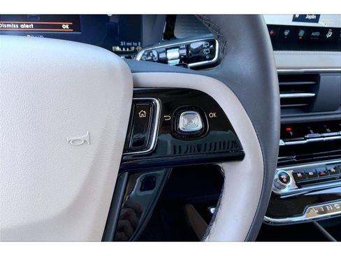 Used 2023 Lincoln Corsair AWD w/ Equipment Group 101A image 17