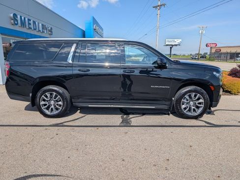 Used 2022 Chevrolet Suburban LT w/ Luxury Package AWD/4WD image 2