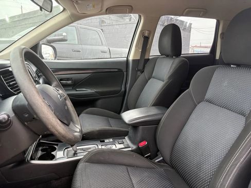 Used 2020 Mitsubishi Outlander ES image 11