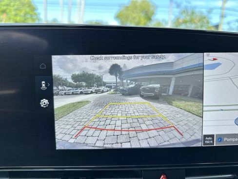 Used 2025 Hyundai Elantra SEL FWD image 24