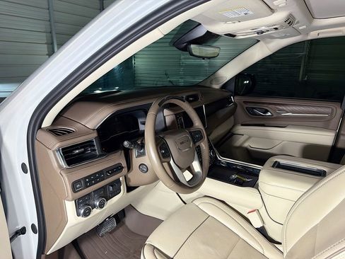 Used 2023 GMC Yukon XL Denali w/ Denali Reserve Package AWD/4WD image 9