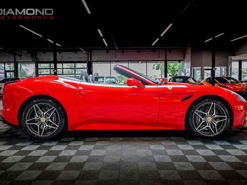 Used 2015 Ferrari California T image 35
