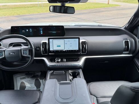 Certified 2025 Ford Expedition Max Platinum w/ Stealth Performance Package AWD/4WD image 28