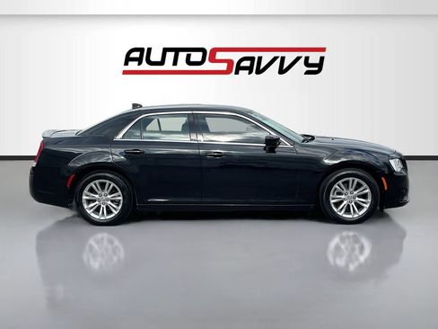 Used 2021 Chrysler 300 Touring w/ Driver Convenience Group RWD image 8