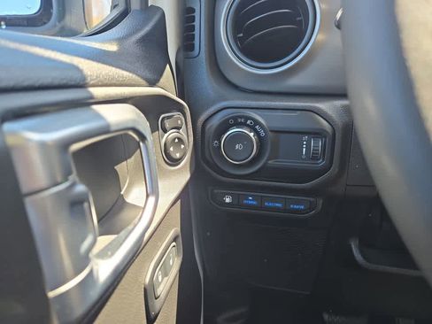 Used 2023 Jeep Wrangler Unlimited AWD/4WD image 24