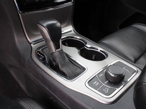Used 2020 Jeep Grand Cherokee Limited w/ Luxury Group II AWD/4WD image 16
