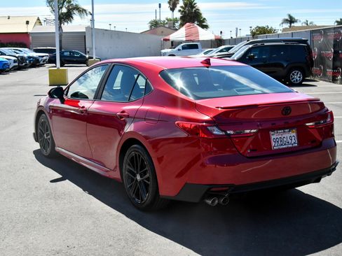 Used 2025 Toyota Camry SE FWD image 6