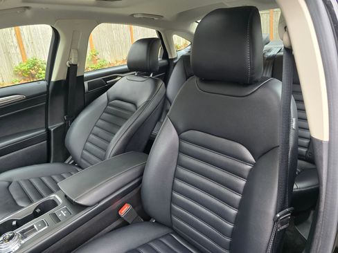 Used 2019 Ford Fusion SEL image 21