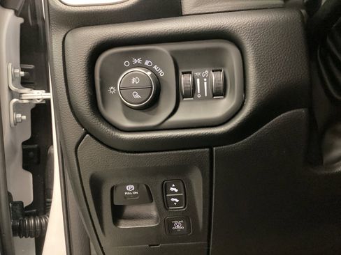 New 2026 RAM 1500 4x4 Crew Cab image 21