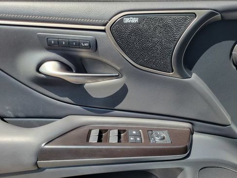 Used 2019 Lexus ES 350 F Sport w/ Accessory Package 2 FWD image 17