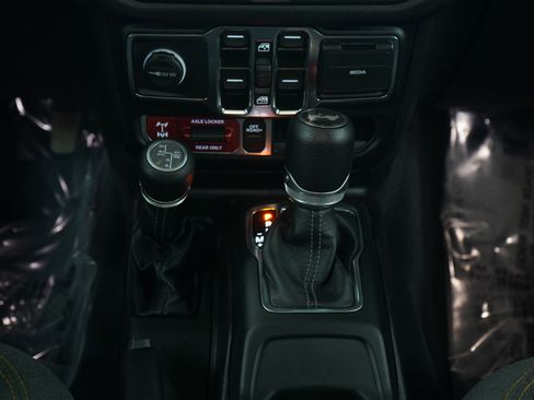 Used 2024 Jeep Wrangler Unlimited image 20