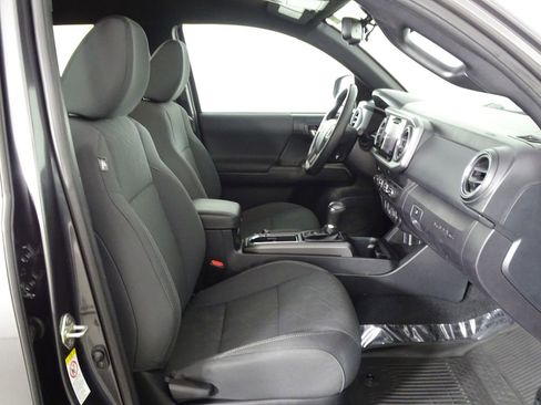 Used 2019 Toyota Tacoma SR5 image 14