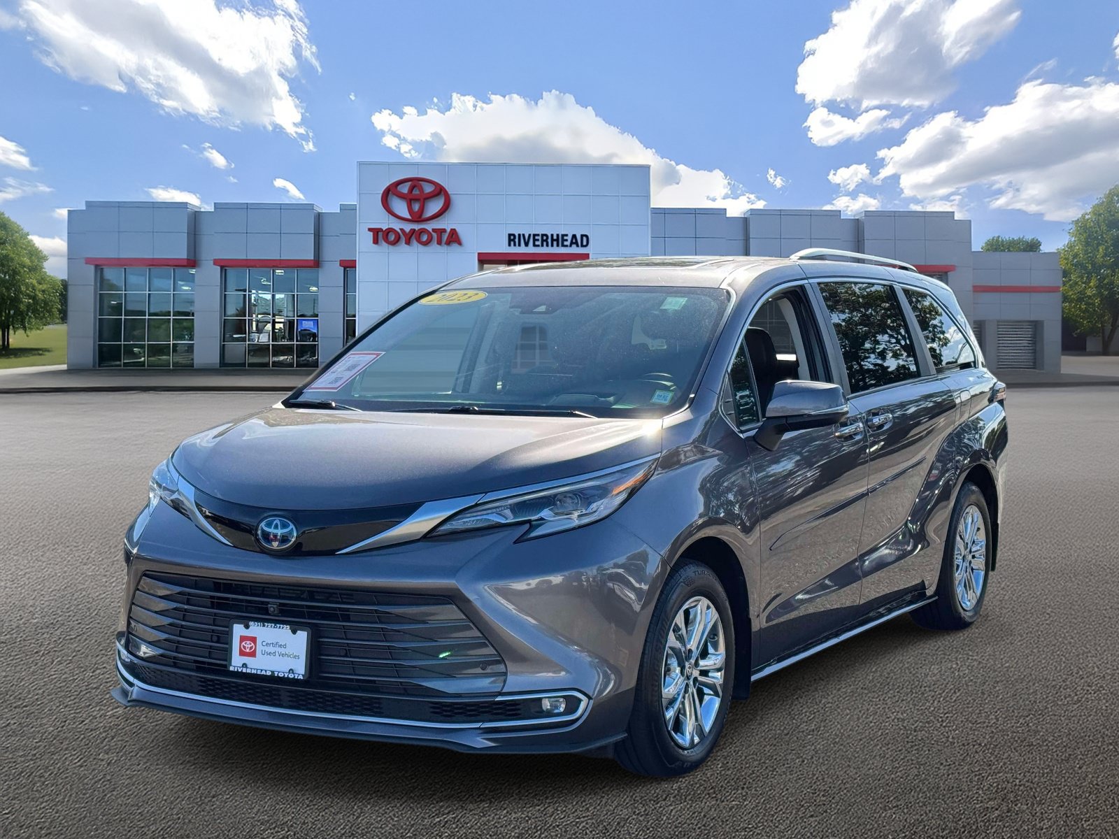 Certified 2023 Toyota Sienna Platinum AWD/4WD image 1