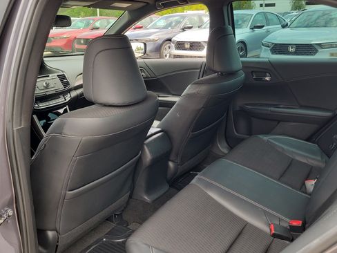 Used 2017 Honda Accord Sport image 13