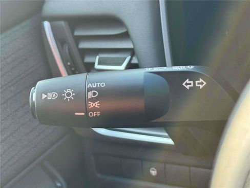 Used 2023 Nissan Rogue SV image 27