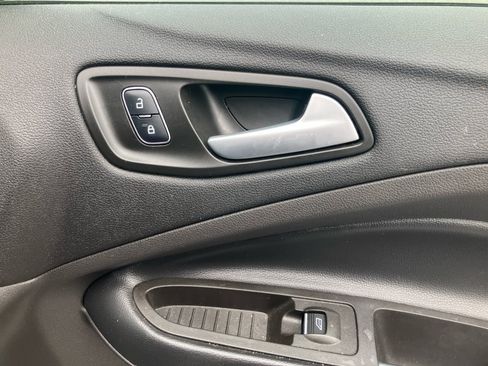 Used 2019 Ford Escape SE FWD image 33