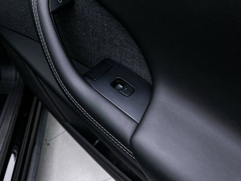 Used 2022 Tesla Model X image 33