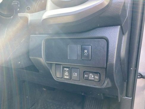 Used 2021 Toyota Tacoma TRD Off-Road image 17