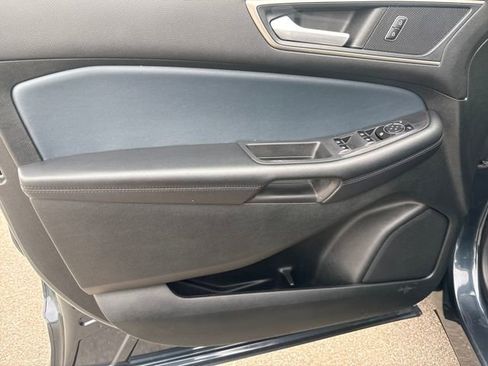 Used 2022 Ford Edge SEL w/ Sport Appearance Package image 9