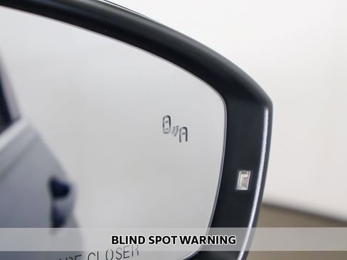 Used 2019 Volkswagen Tiguan SEL image 6