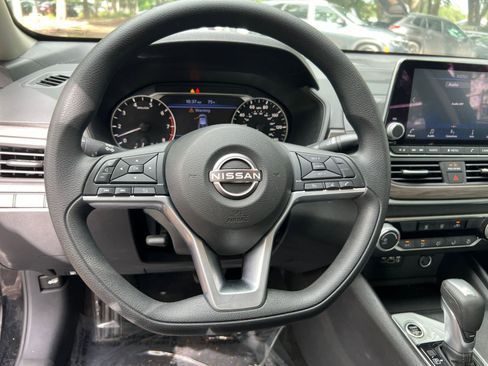 Used 2025 Nissan Altima 2.5 SV image 28