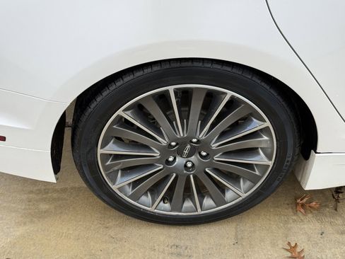 Used 2014 Lincoln MKZ 4dr Sdn AWD image 12