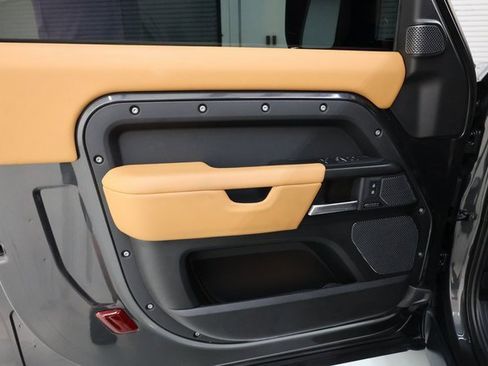 Used 2023 Land Rover Defender 90 V8 image 66