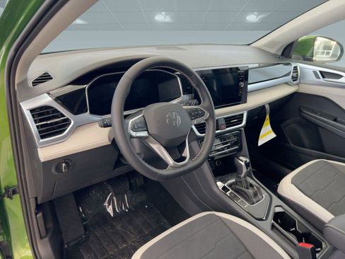 New 2026 Volkswagen Taos SE image 4